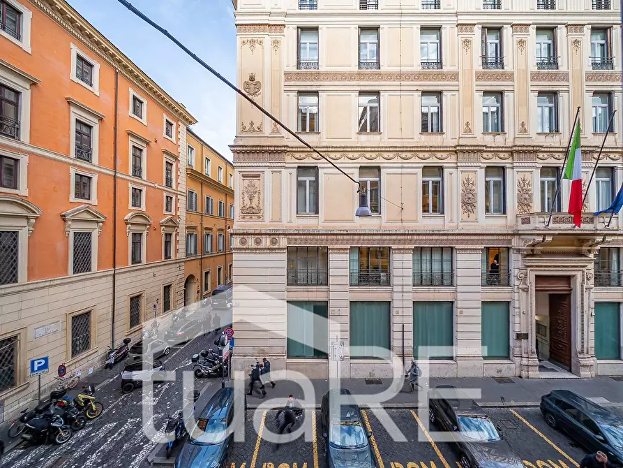 Immagine 32 di Appartamento in vendita  in Via Della Mercede a Roma