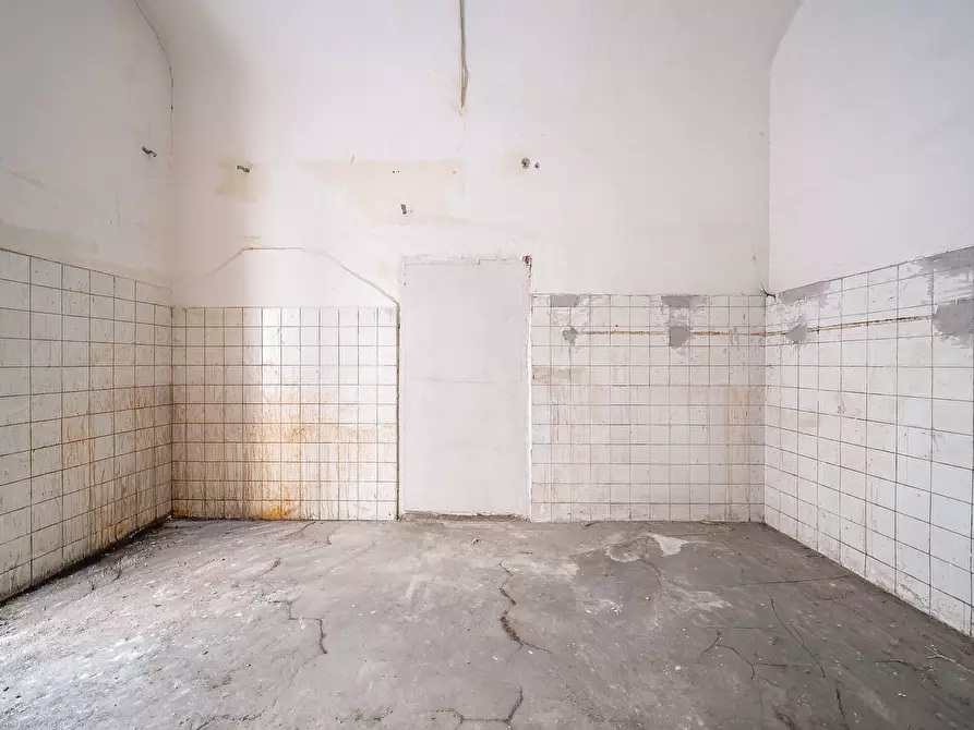 Immagine 5 di Magazzino in affitto  in Via Cola Di Rienzo a Roma