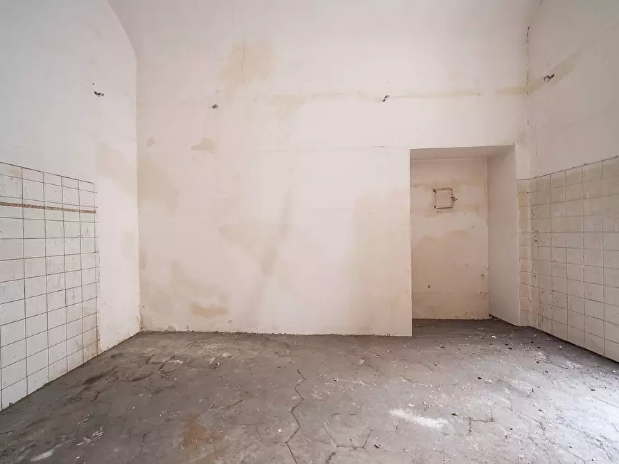 Immagine 9 di Magazzino in affitto  in Via Cola Di Rienzo a Roma