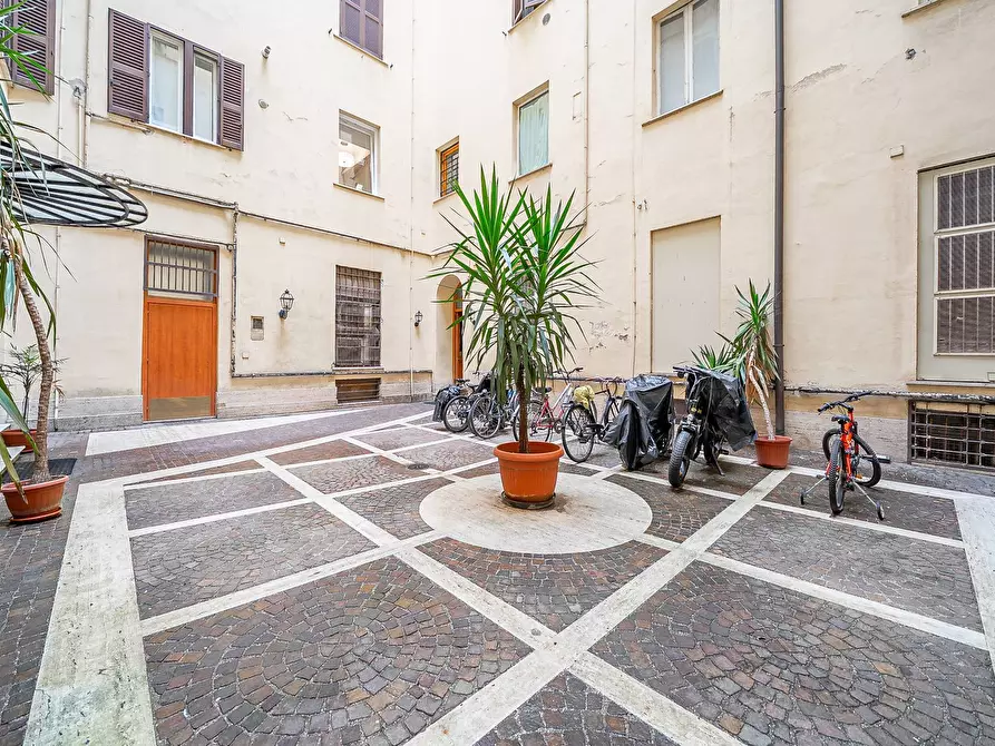 Immagine 11 di Magazzino in affitto  in Via Cola Di Rienzo a Roma