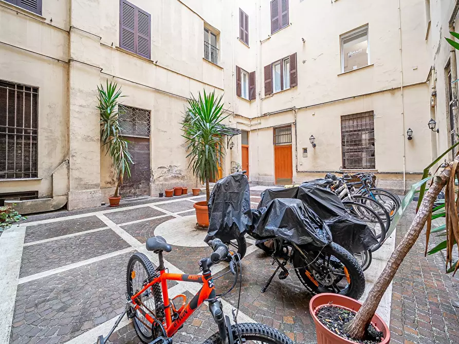 Immagine 13 di Magazzino in affitto  in Via Cola Di Rienzo a Roma