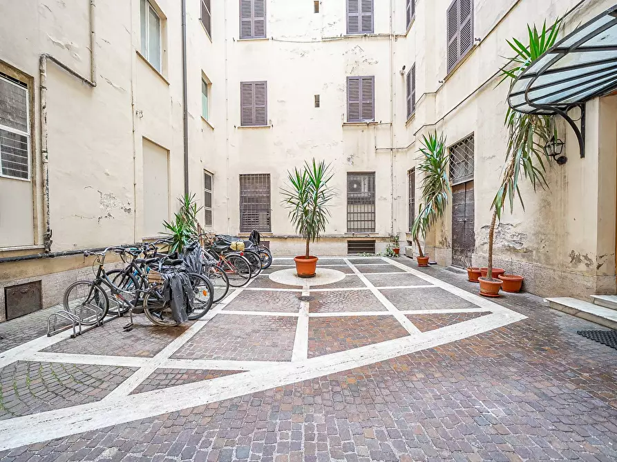 Immagine 14 di Magazzino in affitto  in Via Cola Di Rienzo a Roma