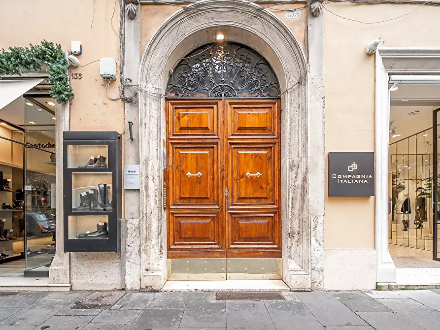 Immagine 17 di Magazzino in affitto  in Via Cola Di Rienzo a Roma