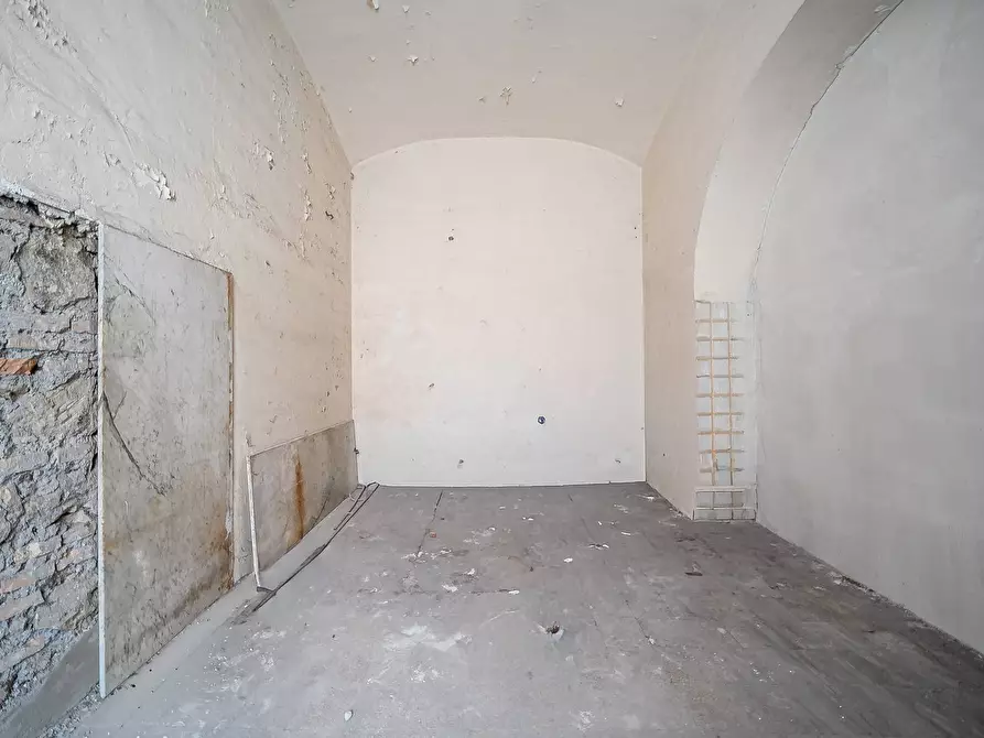 Immagine 4 di Magazzino in affitto  in Via Cola Di Rienzo a Roma