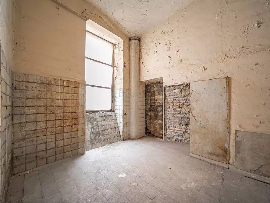 Immagine 7 di Magazzino in affitto  in Via Cola Di Rienzo a Roma