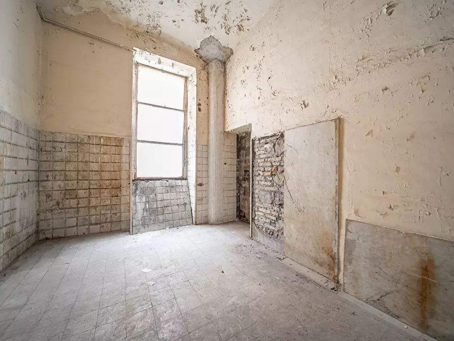 Immagine 8 di Magazzino in affitto  in Via Cola Di Rienzo a Roma