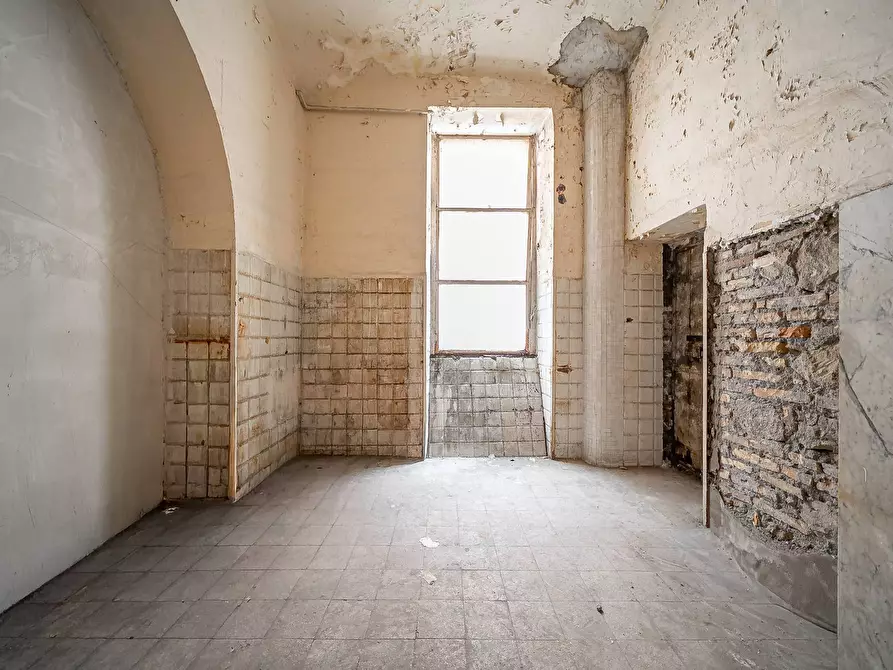 Immagine 9 di Magazzino in affitto  in Via Cola Di Rienzo a Roma