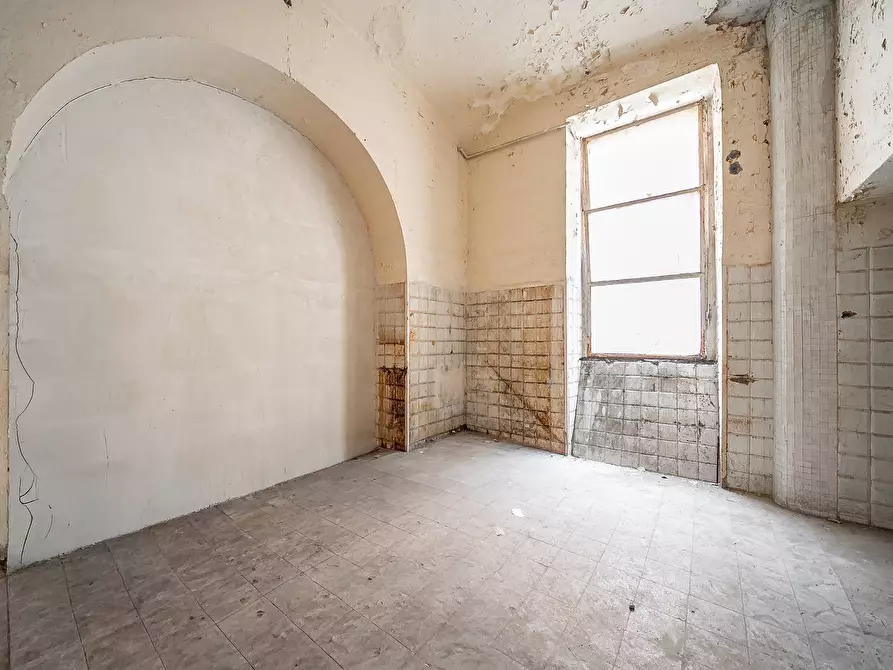 Immagine 10 di Magazzino in affitto  in Via Cola Di Rienzo a Roma