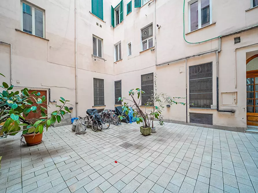 Immagine 13 di Magazzino in affitto  in Via Cola Di Rienzo a Roma