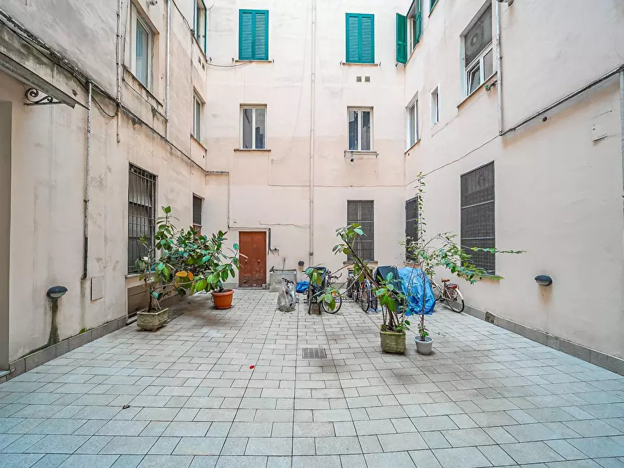 Immagine 14 di Magazzino in affitto  in Via Cola Di Rienzo a Roma