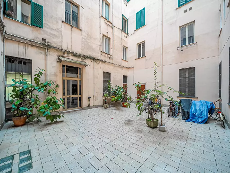 Immagine 15 di Magazzino in affitto  in Via Cola Di Rienzo a Roma