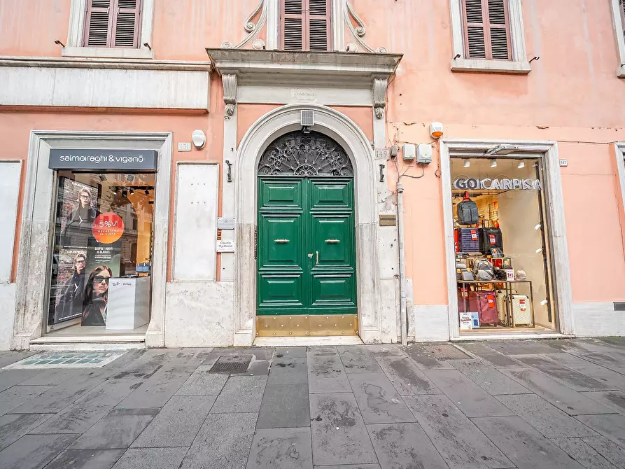 Immagine 19 di Magazzino in affitto  in Via Cola Di Rienzo a Roma