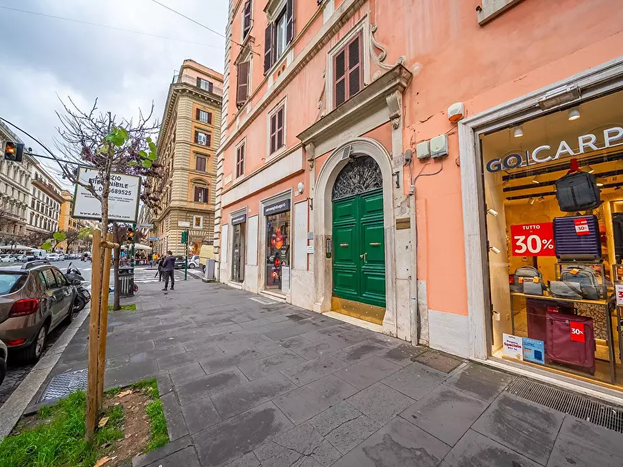 Immagine 20 di Magazzino in affitto  in Via Cola Di Rienzo a Roma