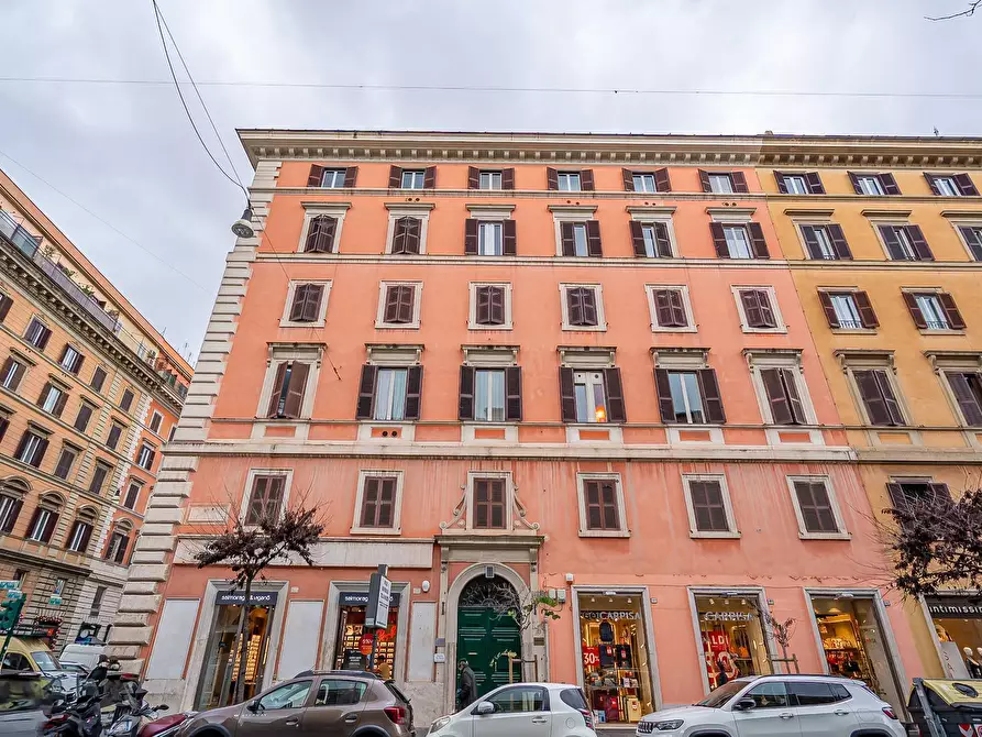 Immagine 22 di Magazzino in affitto  in Via Cola Di Rienzo a Roma