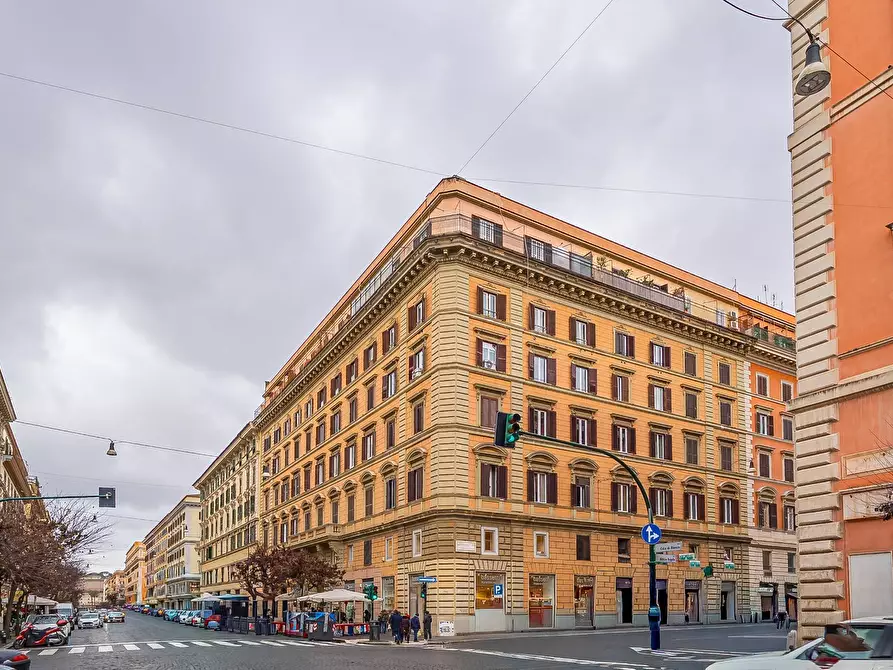 Immagine 24 di Magazzino in affitto  in Via Cola Di Rienzo a Roma