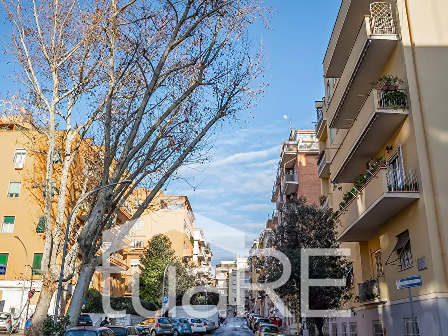 Immagine 4 di Appartamento in vendita  in Via Macedonia a Roma