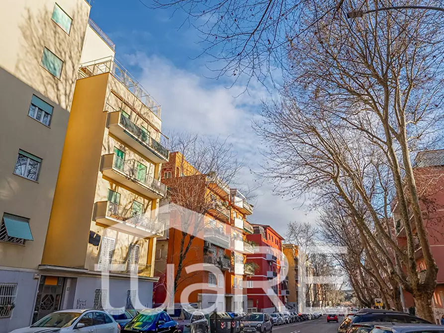 Immagine 6 di Appartamento in vendita  in Via Macedonia a Roma