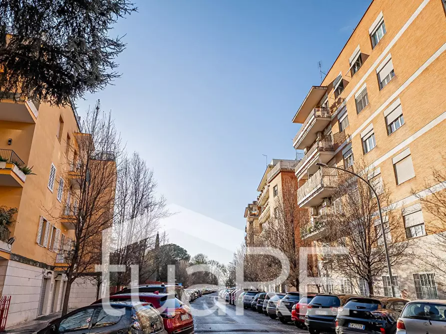 Immagine 7 di Appartamento in vendita  in Via Macedonia a Roma