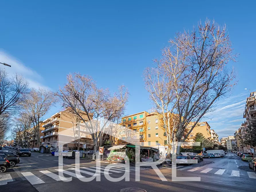 Immagine 8 di Appartamento in vendita  in Via Macedonia a Roma