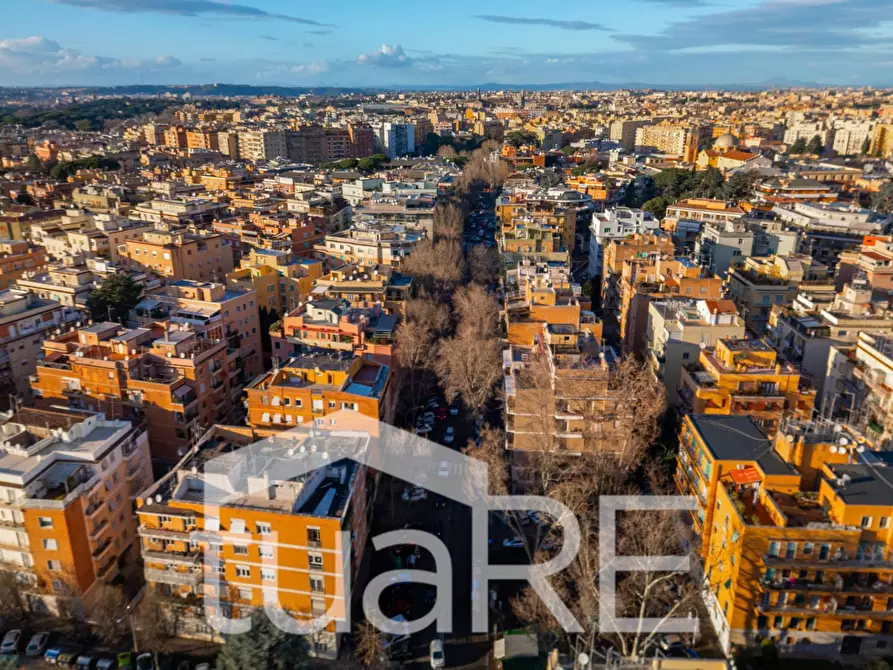 Immagine 11 di Appartamento in vendita  in Via Macedonia a Roma
