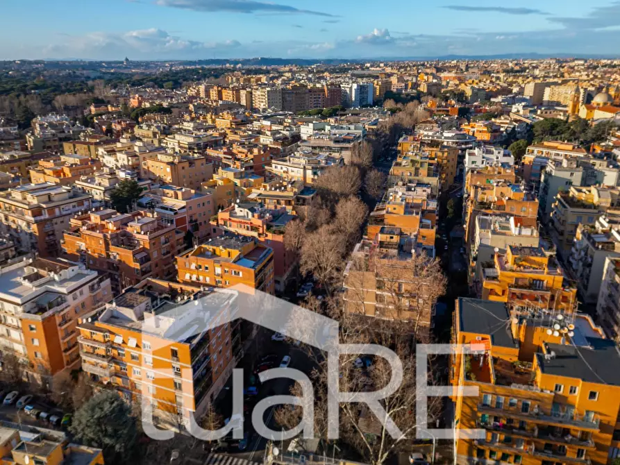Immagine 12 di Appartamento in vendita  in Via Macedonia a Roma