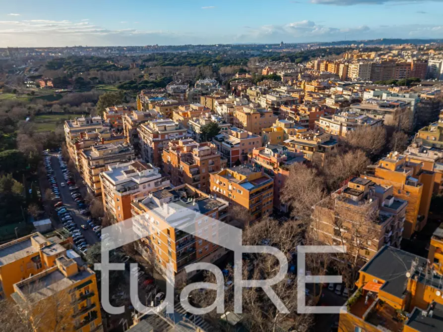 Immagine 14 di Appartamento in vendita  in Via Macedonia a Roma