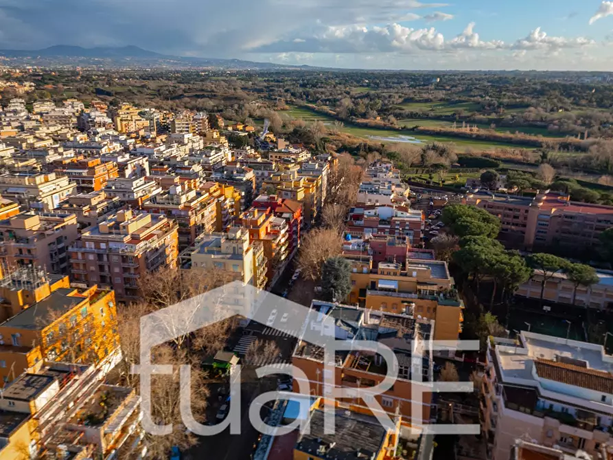 Immagine 19 di Appartamento in vendita  in Via Macedonia a Roma