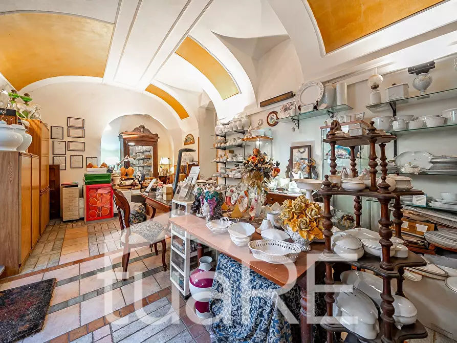 Immagine 8 di Negozio in vendita  in Via Nemorense a Roma