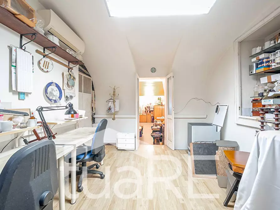 Immagine 16 di Negozio in vendita  in Via Nemorense a Roma