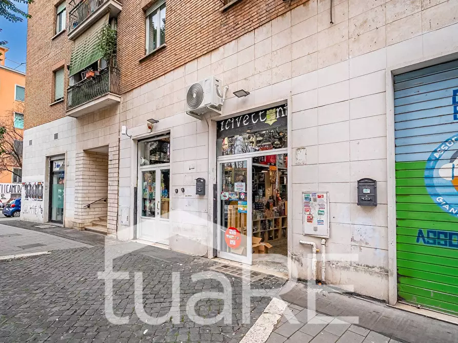 Immagine 2 di Negozio in vendita  in Piazza Di Santa Maria Ausiliatrice a Roma