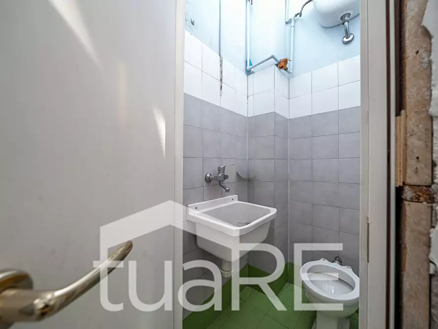 Immagine 10 di Negozio in vendita  in Piazza Di Santa Maria Ausiliatrice a Roma