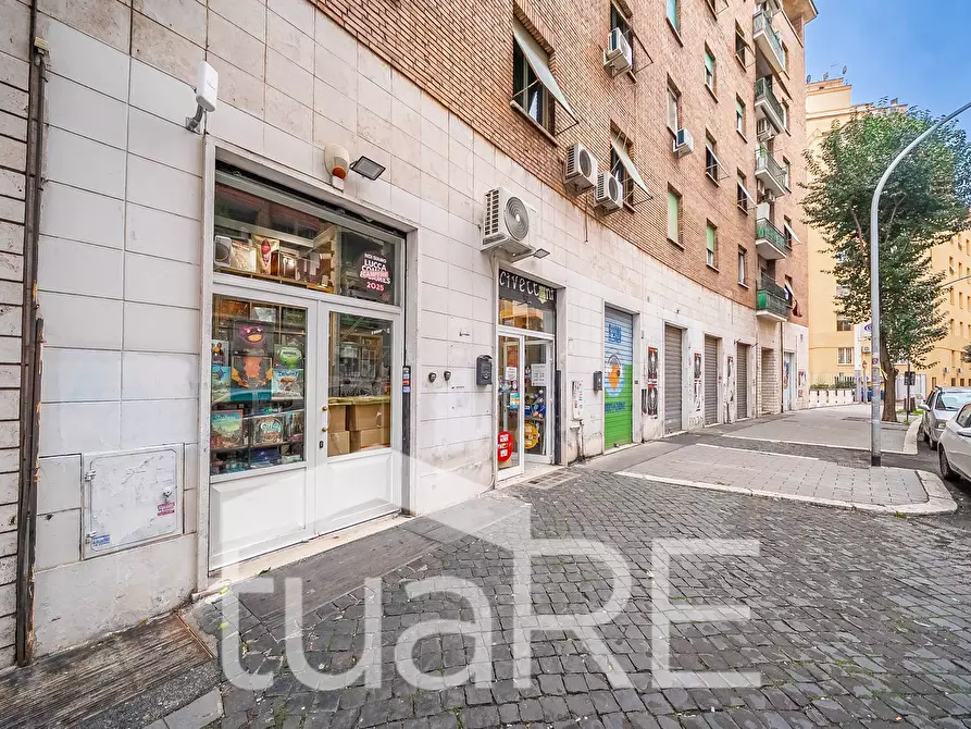 Immagine 13 di Negozio in vendita  in Piazza Di Santa Maria Ausiliatrice a Roma