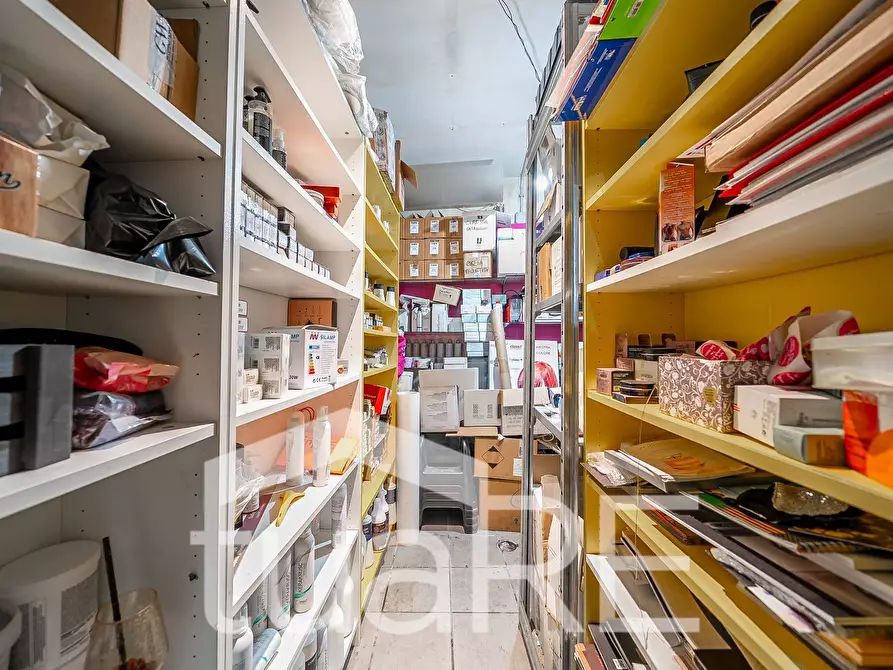 Immagine 8 di Negozio in vendita  in Via Nemorense a Roma