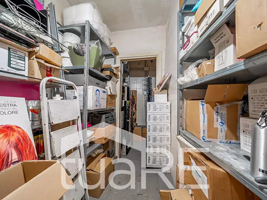 Immagine 9 di Negozio in vendita  in Via Nemorense a Roma