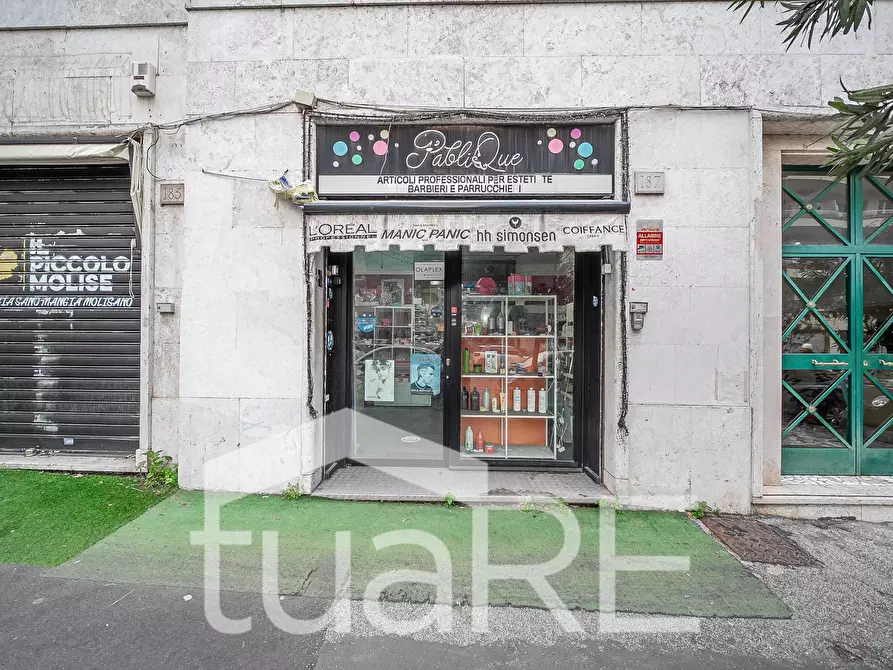 Immagine 12 di Negozio in vendita  in Via Nemorense a Roma
