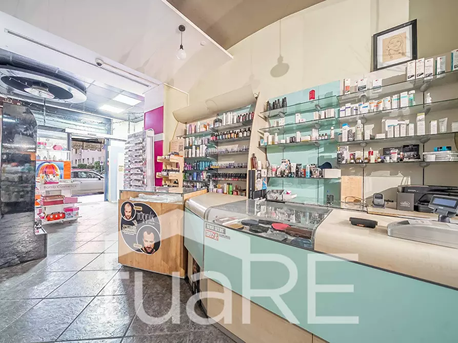 Immagine 21 di Negozio in vendita  in Via Nemorense a Roma
