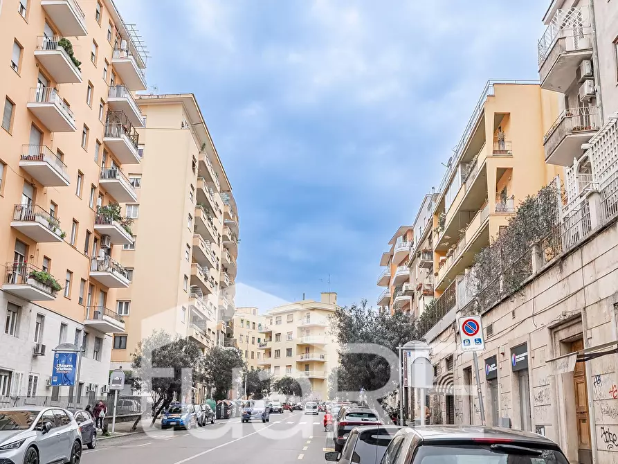 Immagine 27 di Negozio in vendita  in Via Nemorense a Roma