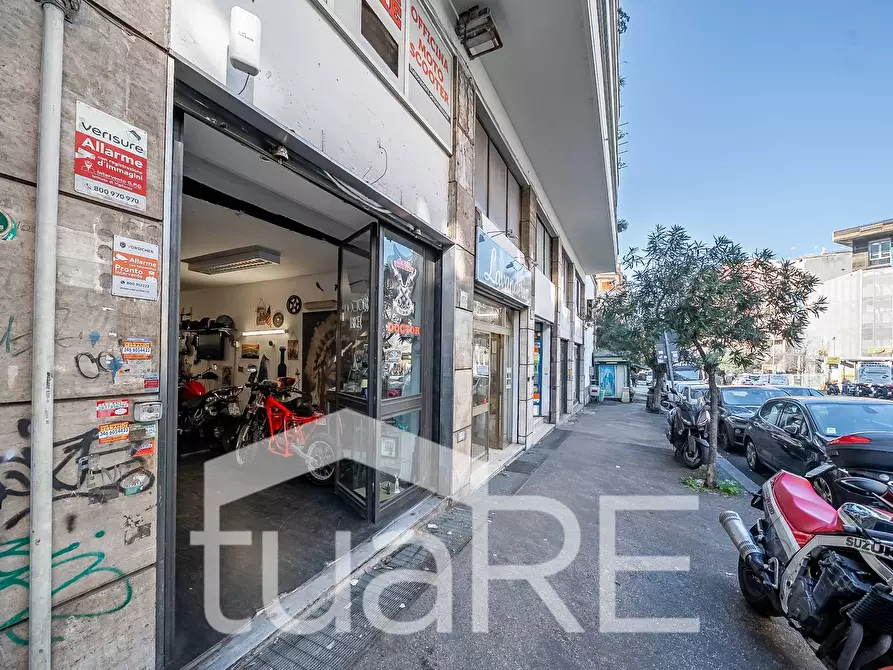 Immagine 2 di Negozio in vendita  in Via Tripoli a Roma