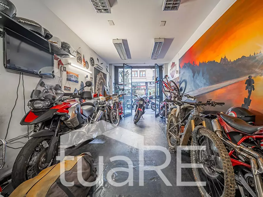 Immagine 3 di Negozio in vendita  in Via Tripoli a Roma