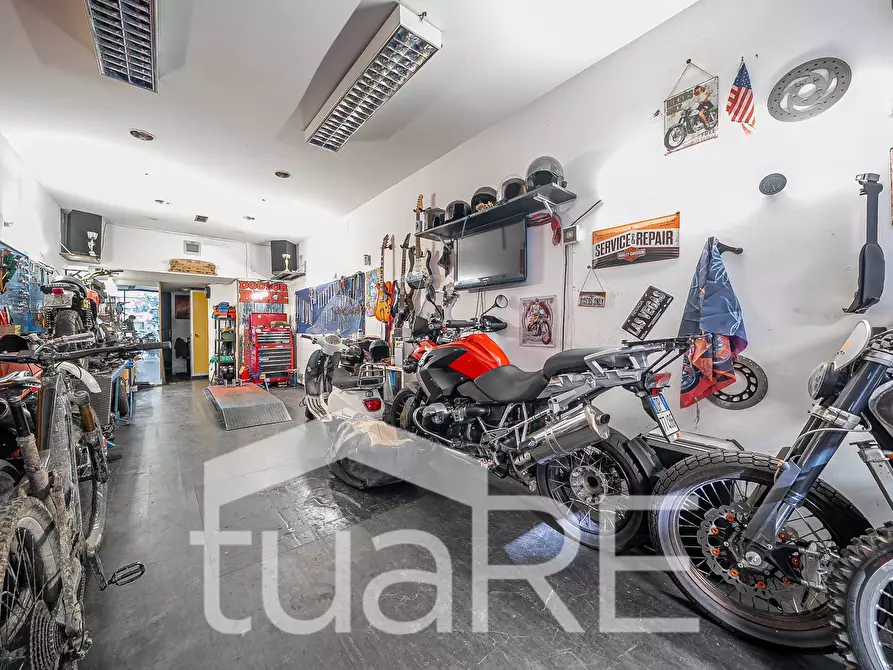 Immagine 5 di Negozio in vendita  in Via Tripoli a Roma