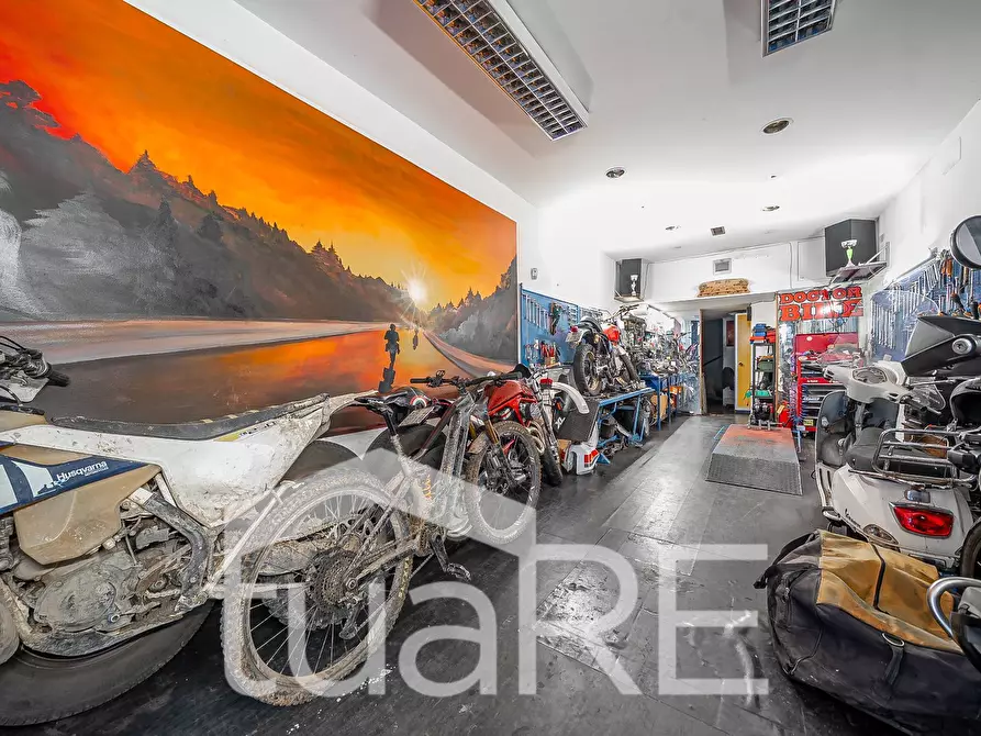 Immagine 6 di Negozio in vendita  in Via Tripoli a Roma