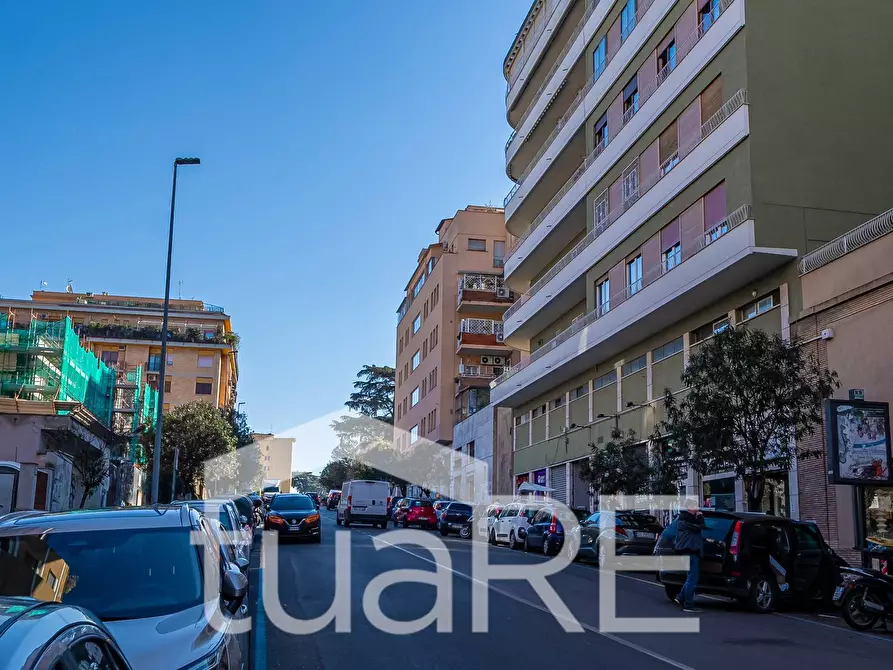 Immagine 8 di Negozio in vendita  in Via Tripoli a Roma