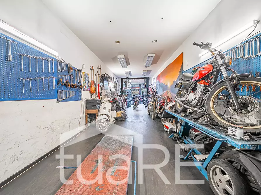 Immagine 13 di Negozio in vendita  in Via Tripoli a Roma