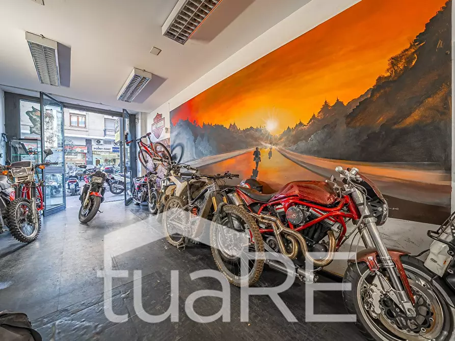 Immagine 18 di Negozio in vendita  in Via Tripoli a Roma