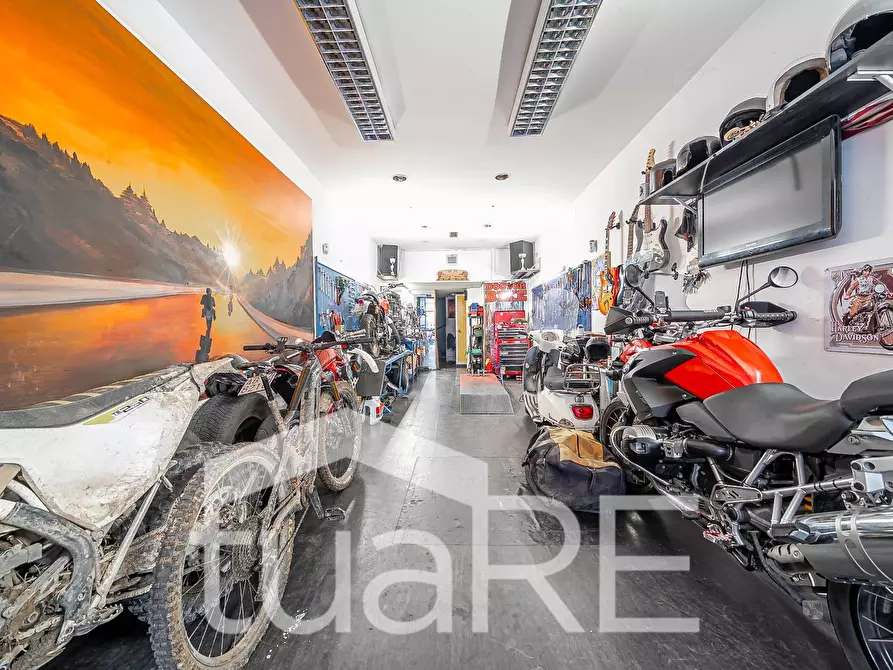 Immagine 20 di Negozio in vendita  in Via Tripoli a Roma