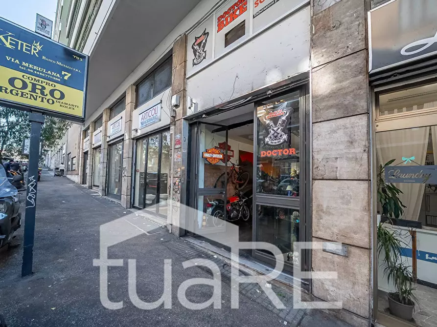 Immagine 22 di Negozio in vendita  in Via Tripoli a Roma