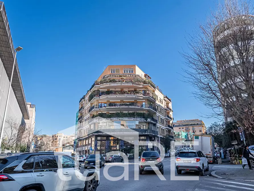 Immagine 24 di Negozio in vendita  in Via Tripoli a Roma