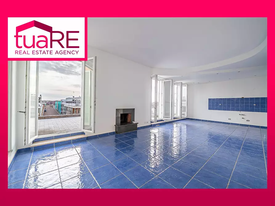 Immagine 1 di Appartamento in vendita  in Piazza Dei Giureconsulti a Roma