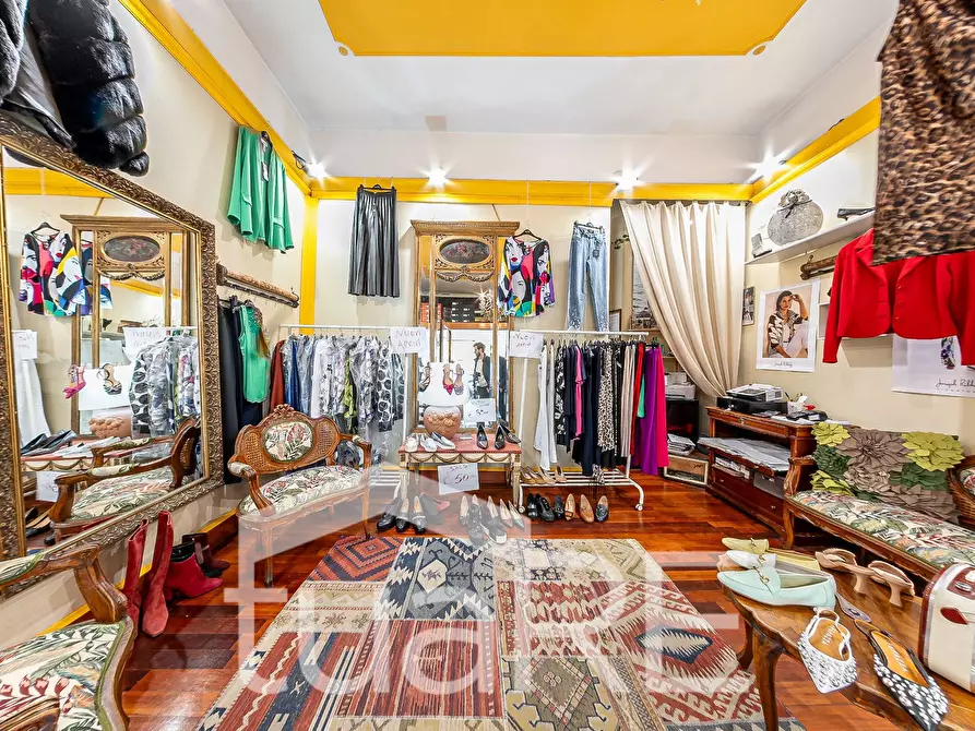 Immagine 4 di Negozio in vendita  in Piazza Fiume a Roma