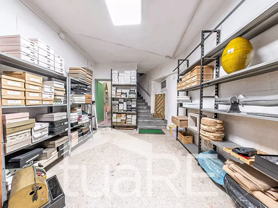 Immagine 13 di Negozio in vendita  in Piazza Fiume a Roma